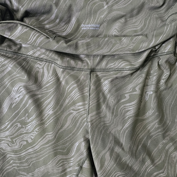 Fabletics Lisa Koshy Ranger Green 7/8 Leggings PowerHold 1x - Picture 7 of 8